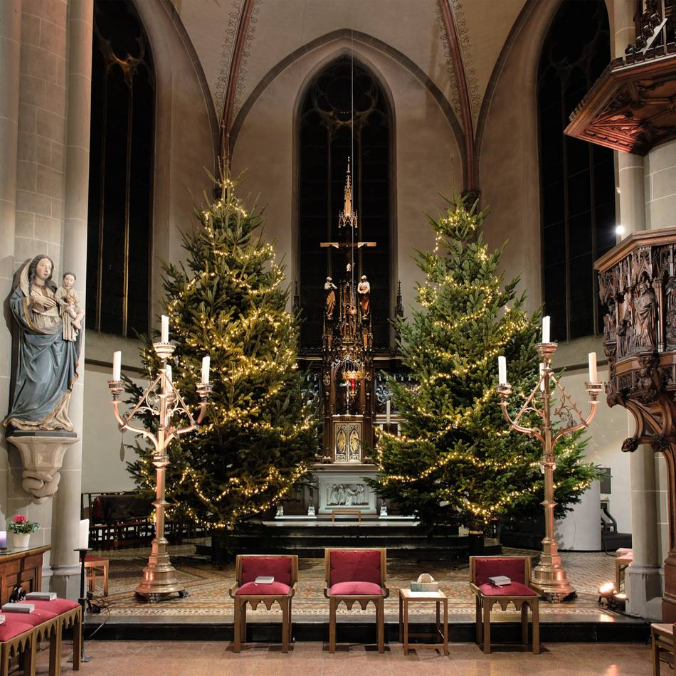 In St. Peter und Paul: So schön ist die weihnachtliche Kirche