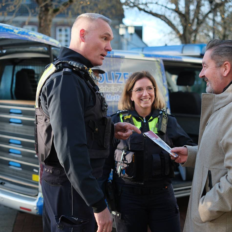 Streifenwagen in Hösel und Heiligenhaus: Polizei-Tipps: Das schreckt Einbrecher ab