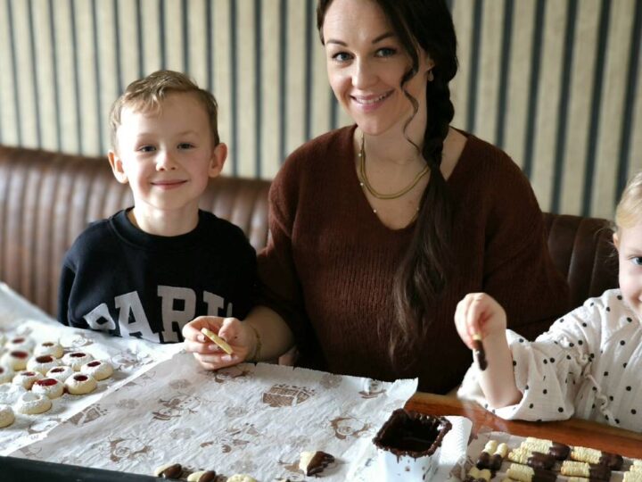 Weihnachtsbäckerei mit der Familie: „Auf die Plätzchen, …“