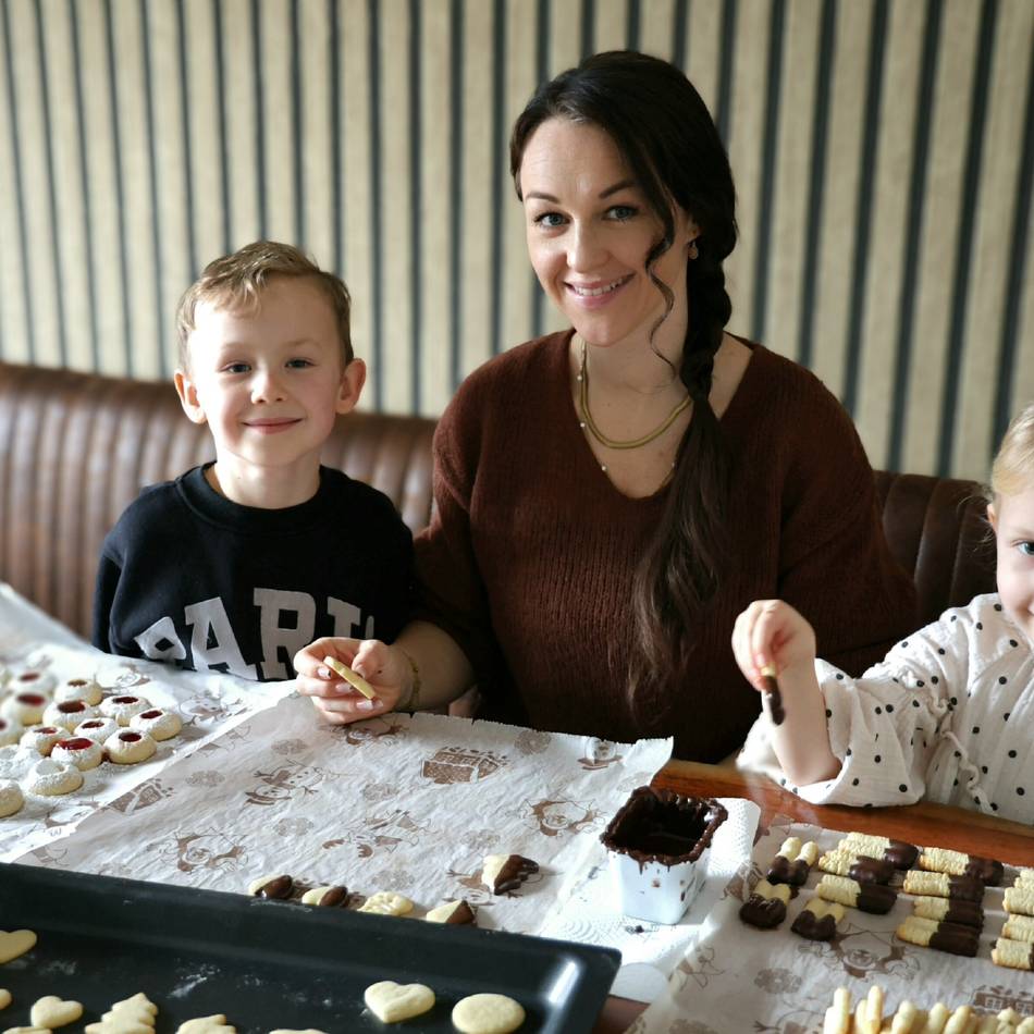Weihnachtsbäckerei mit der Familie: „Auf die Plätzchen, …“