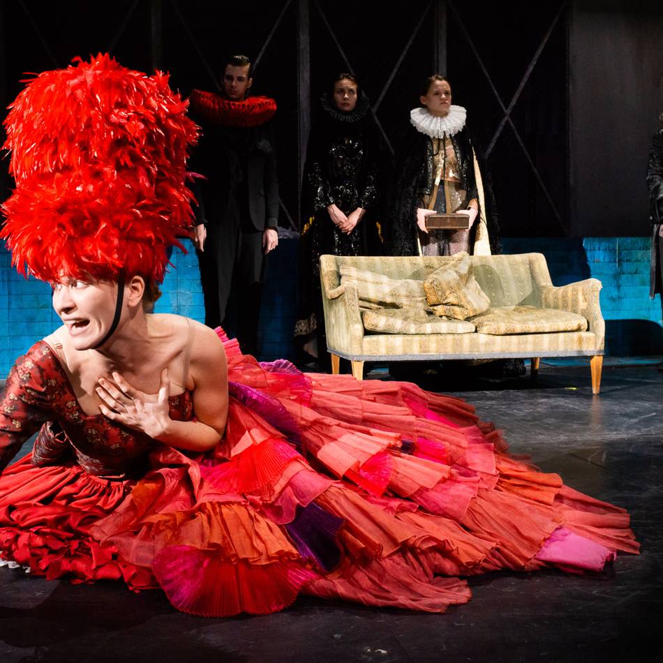 Virginia Woolfs „Orlando“ in Bochum: Im Höllentempo durch die Jahrhunderte