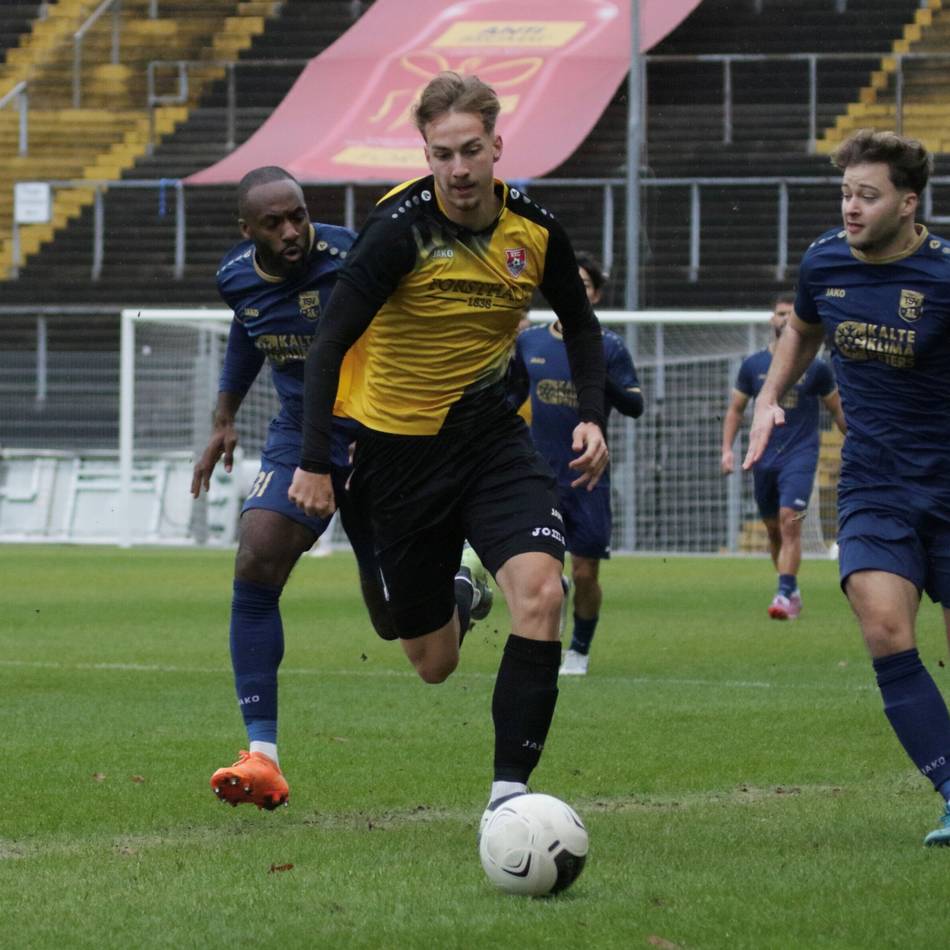 Sport in Meerbusch: TSV verliert unglücklich, FCB geht unter