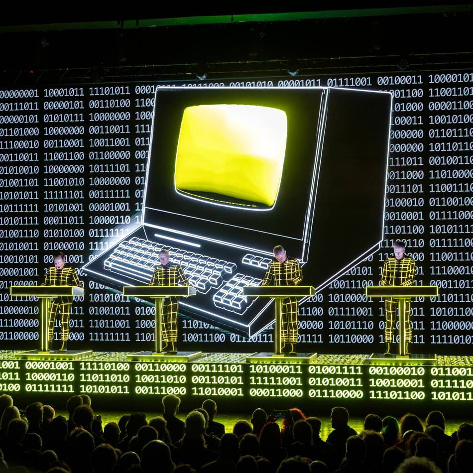 Konzert in Düsseldorf: Kraftwerk verblüffen mit Gefühlsausbruch