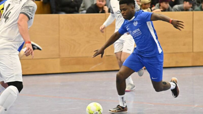 Gruppe 2 Hallenstadtmeisterschaft: Wickrath mit Mühe zum Sieg, Spannung um Platz zwei