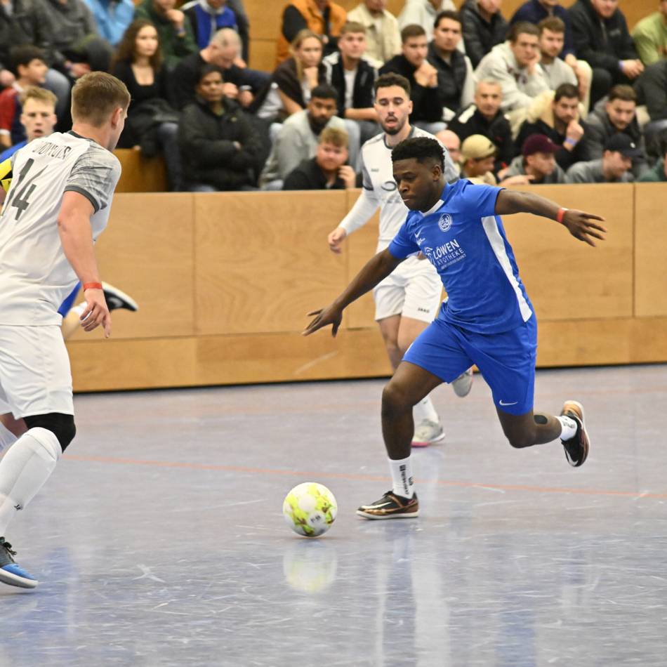 Gruppe 2 Hallenstadtmeisterschaft: Wickrath mit Mühe zum Sieg, Spannung um Platz zwei