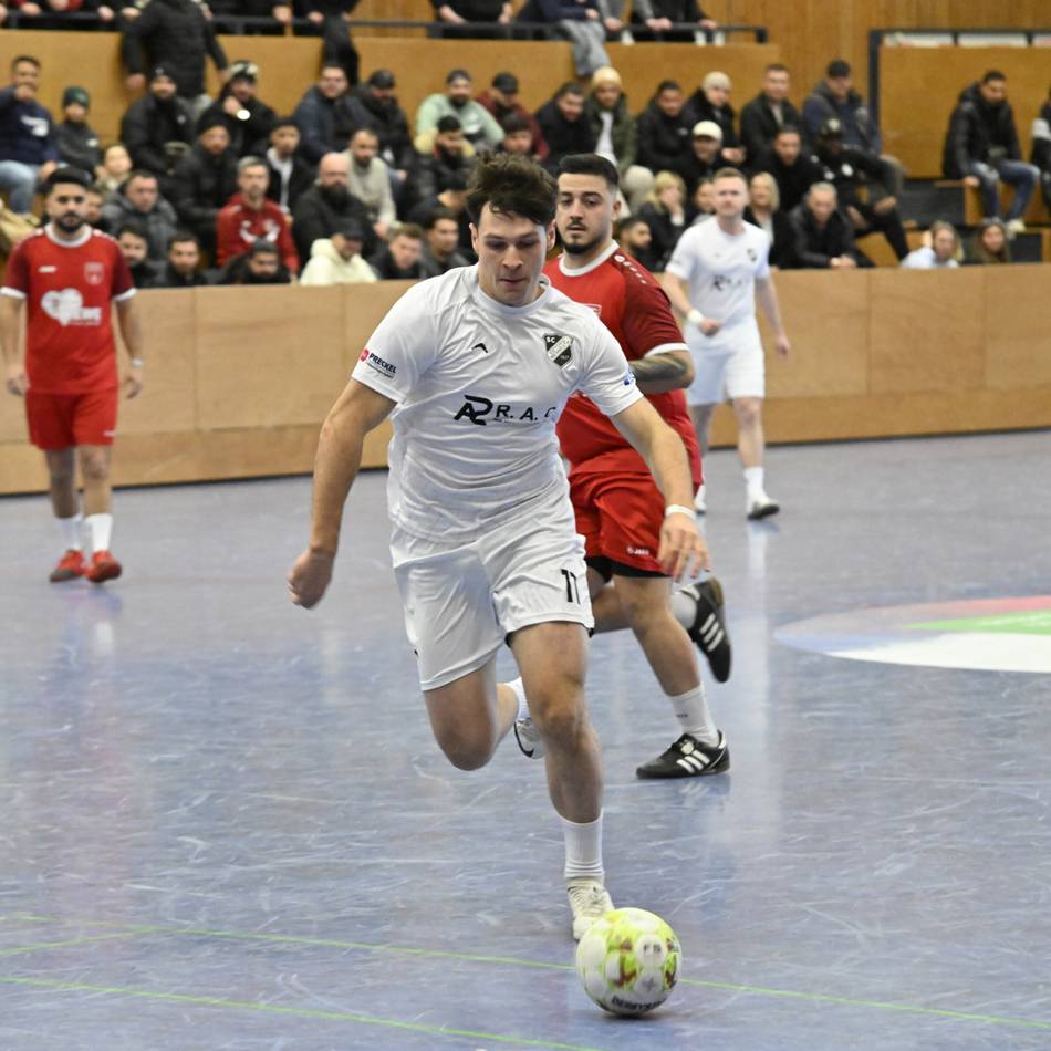 Hallenstadtmeisterschaft Gruppe 4: Mennrath spaziert in die Endrunde, Giesenkirchen scheidet aus