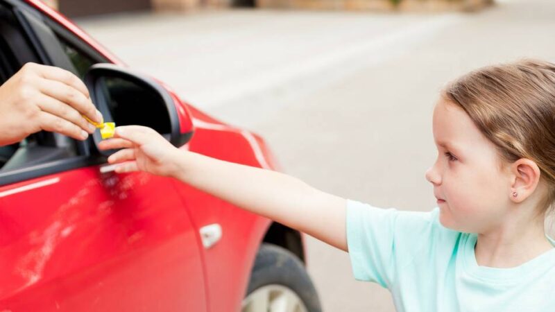 Polizei Duisburg ermittelt: Unbekannter Mann spricht Mädchen auf dem Schulweg an