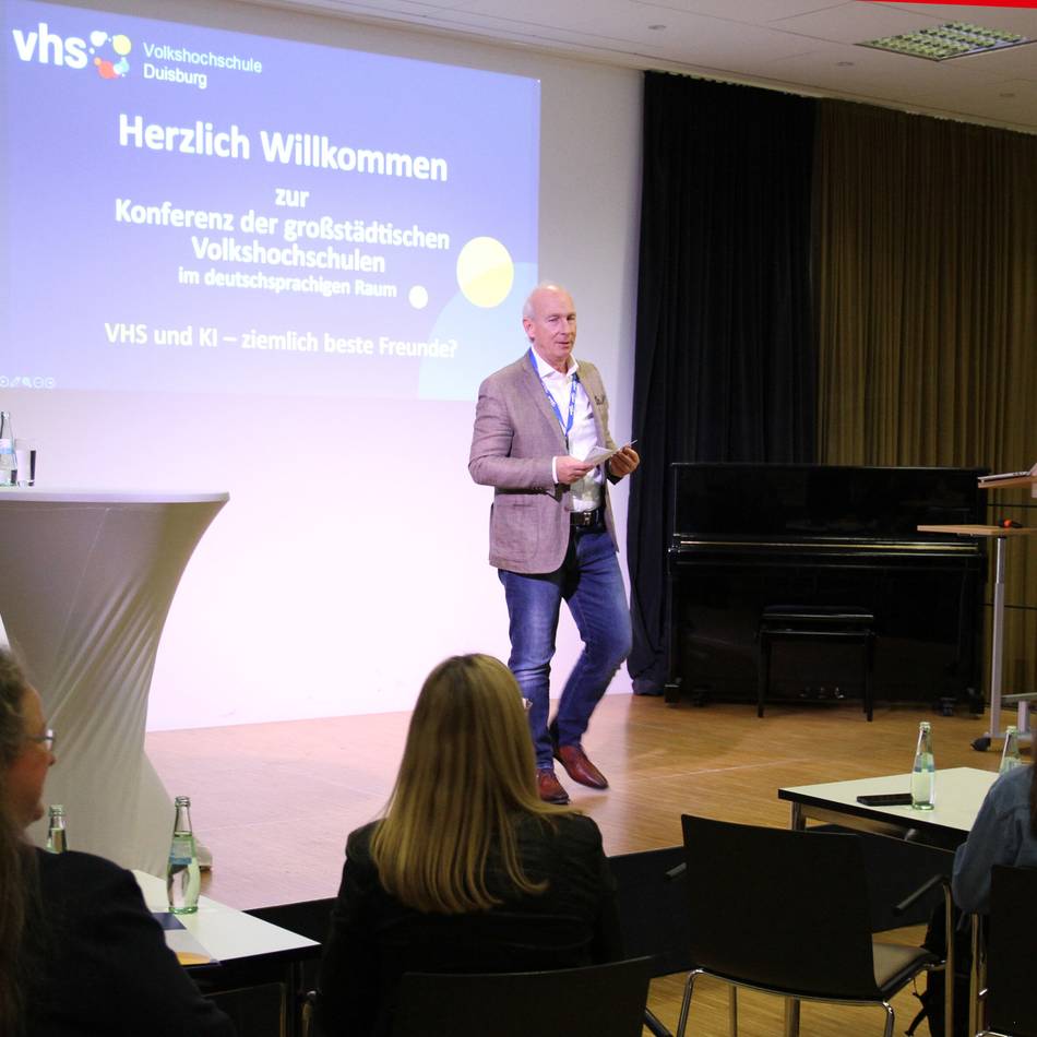 VHS-Direktor Volker Heckner: „KI sitzt quasi mit uns im Kursraum“