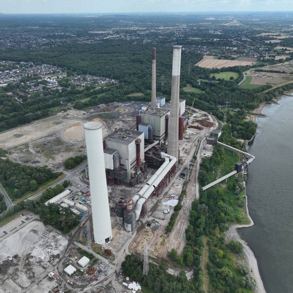 Noch vor Weihnachten: Wumms und weg – Schornstein des Kraftwerks Voerde wird gesprengt