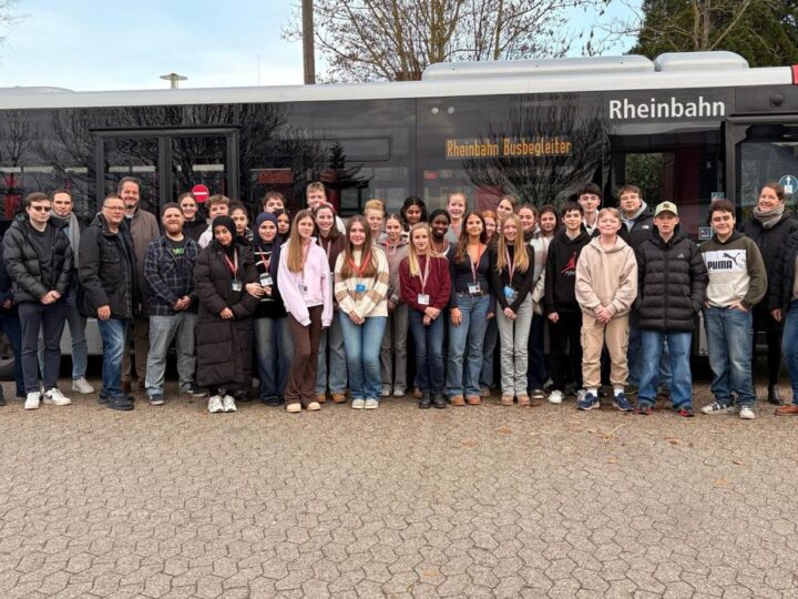 Ehrenamtlicher Einsatz in Meerbusch: Was Busbegleiter fürs Leben lernen
