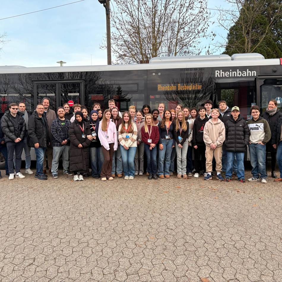 Ehrenamtlicher Einsatz in Meerbusch: Was Busbegleiter fürs Leben lernen
