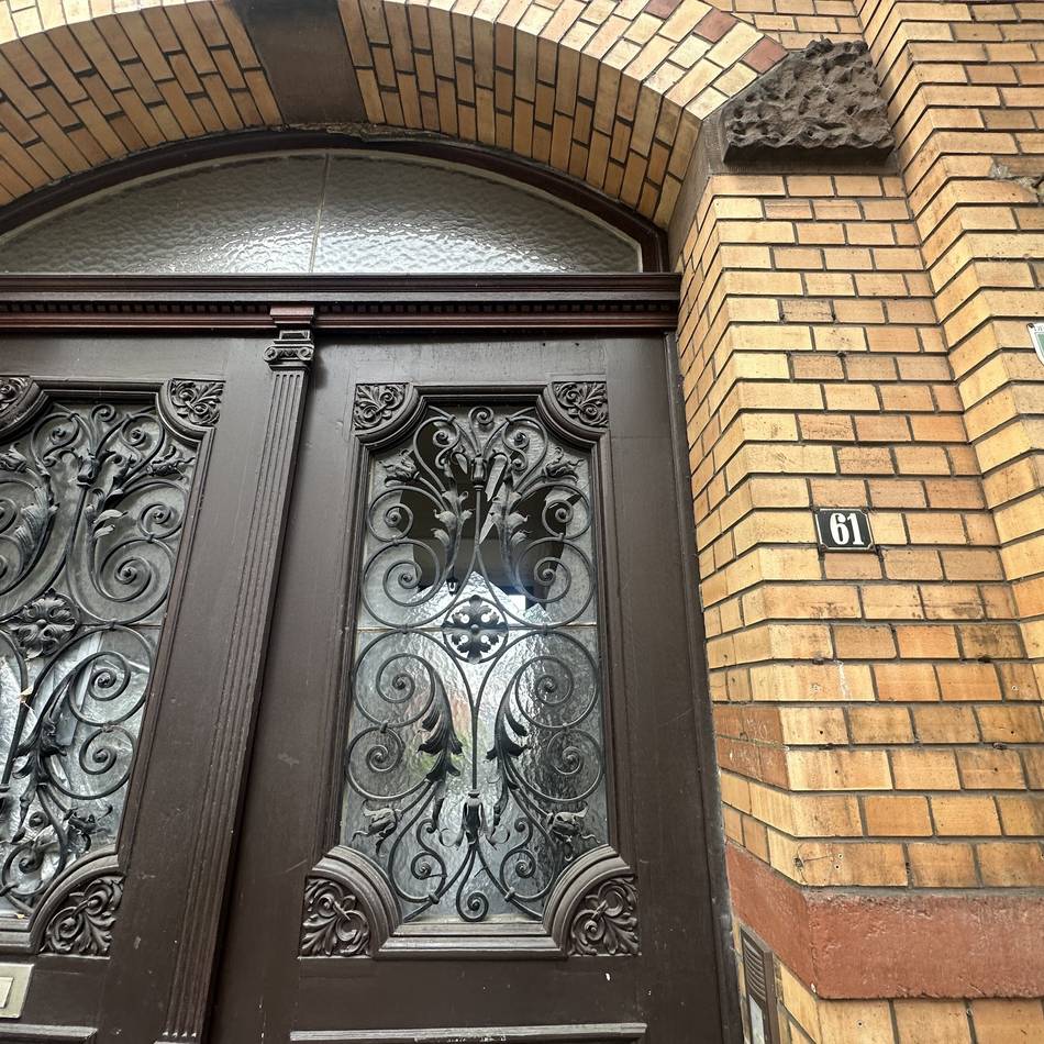 Zwangsversteigerung in Düsseldorf: 130 Jahre alt, denkmalgeschützt – 1,25 Millionen Euro für Haus in Stadtmitte