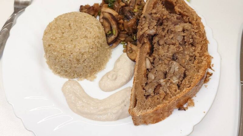 Die Abfallberater des Kreises Mettmann raten zu sorgfältiger Planung: Damit Reste vom Weihnachtsmenü nicht im Müll landen