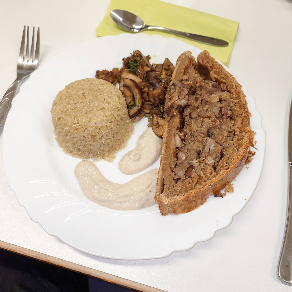 Die Abfallberater des Kreises Mettmann raten zu sorgfältiger Planung: Damit Reste vom Weihnachtsmenü nicht im Müll landen