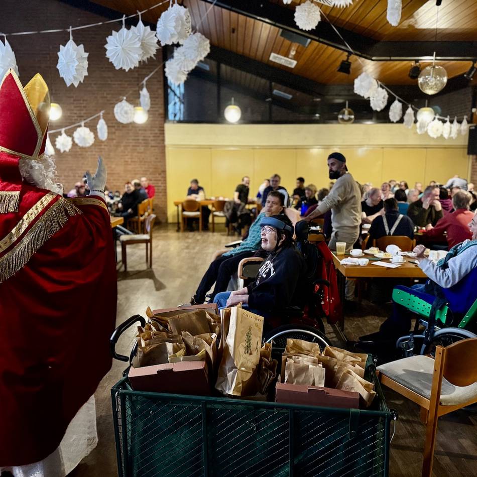 Im Pfarrsaal von St. Peter und Paul: Lebenshilfe: So stimmungsvoll war die Nikolausfeier