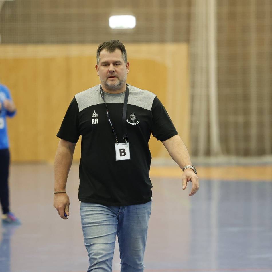 „Es fehlte die Cleverness“: Borussia verliert dramatisch, TV Korschenbroich souverän