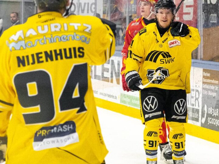 6:1 in Kaufbeuren: Leere Bank, volle Punktzahl – Pinguine reichen gute vier Minuten zum Sieg