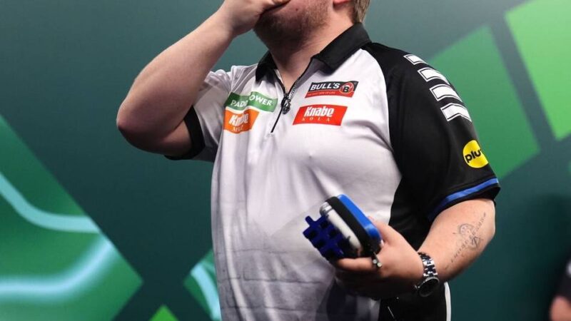 Alle raus vor dem WM-Achtelfinale: Das Warten auf den deutschen Darts-Star geht weiter