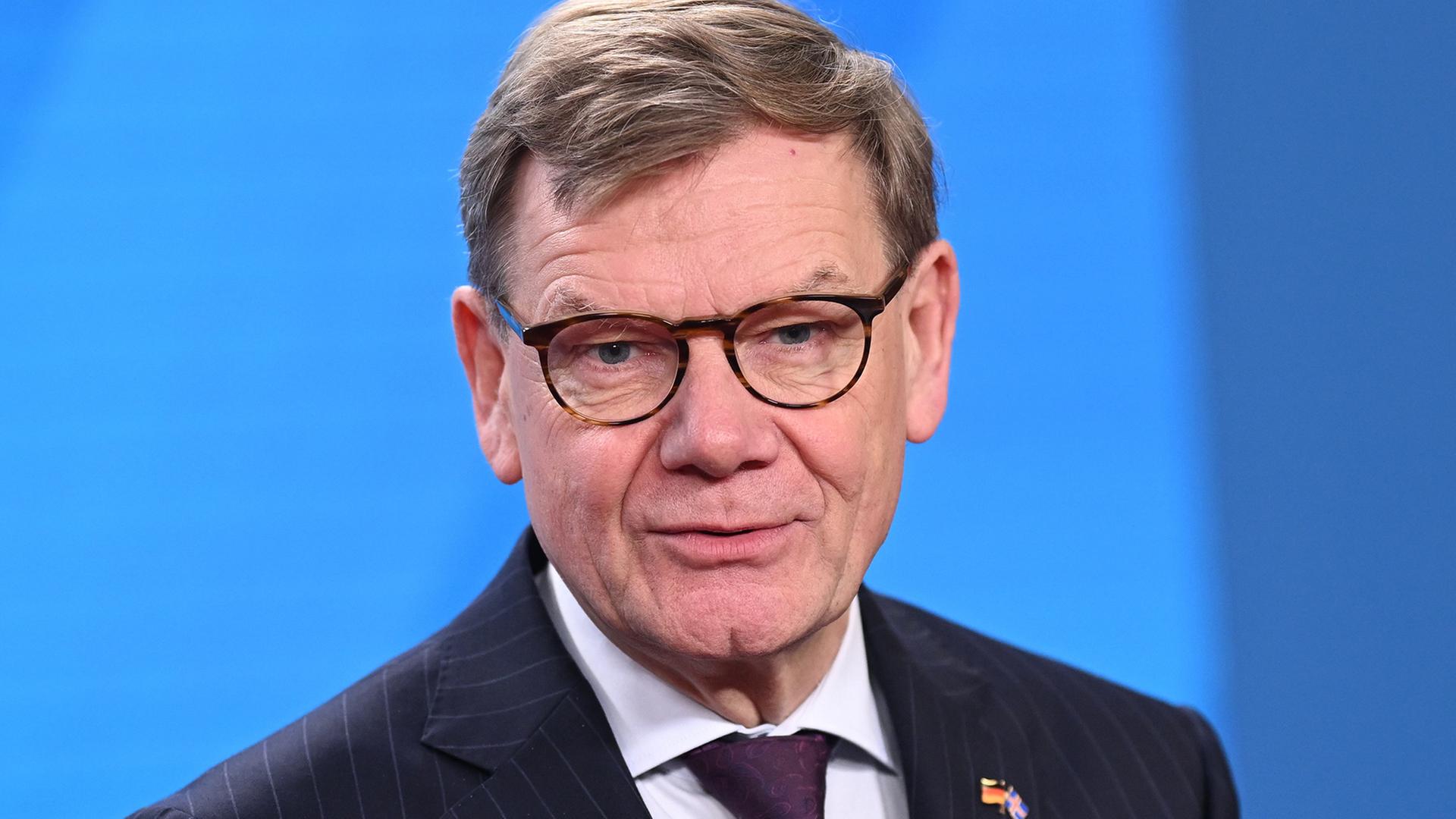 Künftig Porträt vom Außenminister in Botschaften und Konsulaten