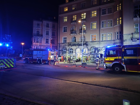 FW Dresden: Rauchentwicklung in einem Pflegeheim – automatische Brandmeldeanlage alarmiert die Feuerwehr