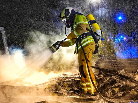 FW Dresden: Informationen zum Einsatzgeschehen von Feuerwehr und Rettungsdienst in der Landeshauptstadt Dresden vom 1. Januar 2026