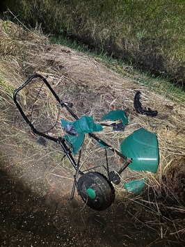 POL-AUR: Hage – Einbrüche / Krummhörn – Sachbeschädigung / Ihlow – Gegen Baum geprallt / Rechtsupweg – Gartengerät verloren und Unfall verursacht (mit Foto)