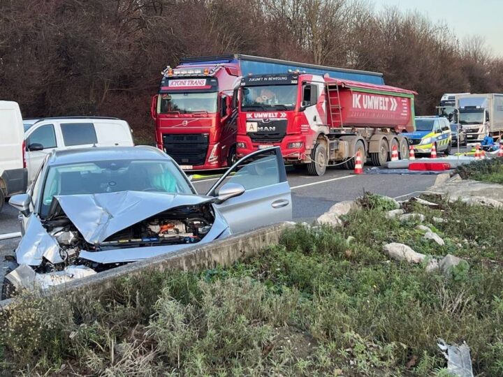 Meistgeklickt in Hilden: Megastau, ausgesetzter Hund und Drogen-Razzien