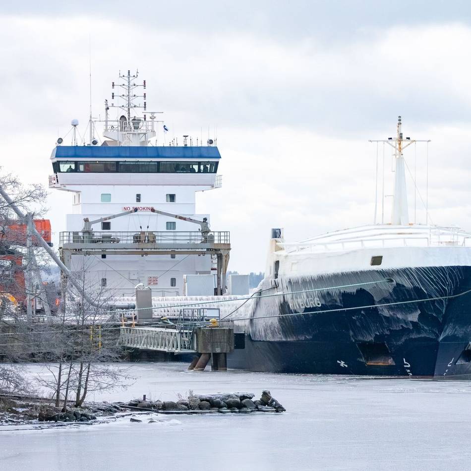 Schaden an Unterwasserkabel: Finnische Behörden befragen Crew des festgesetzten Schiffes Fitburg