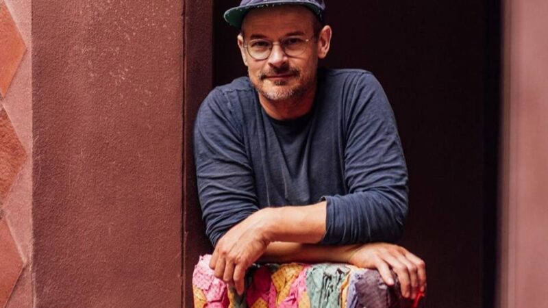 Kunststiftung NRW ehrt Michael Beutler: Ein ganzes Haus für Papier