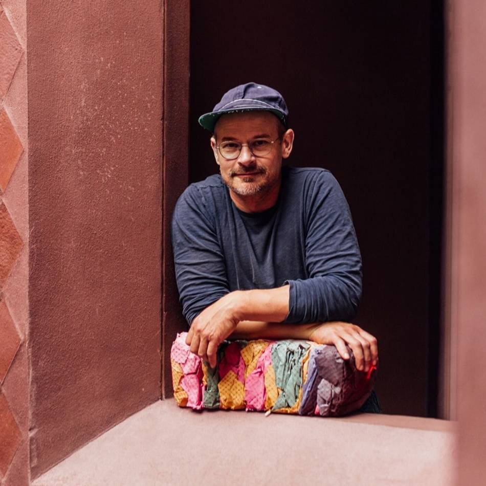 Kunststiftung NRW ehrt Michael Beutler: Ein ganzes Haus für Papier