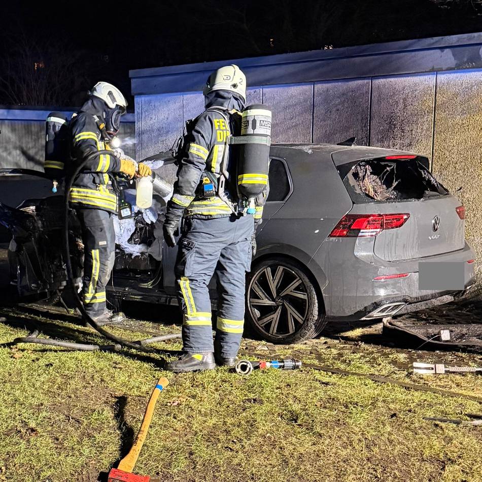 Silvester in Dinslaken: Feuerwehr und Rettungsdienst vielfach im Einsatz
