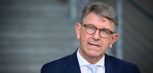 Wolfram Weimer: Kulturstaatsminister verteidigt Vorgehen bei Buchhandlungspreis-Streichung